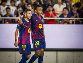 لاعبو برشلونة يشتكون من القميص الجديد.. ما السبب؟