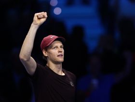 سينر يعبر بن ​​شيلتون في البطولة الختامية ويعزز مسيرته الخالية من الهزائم