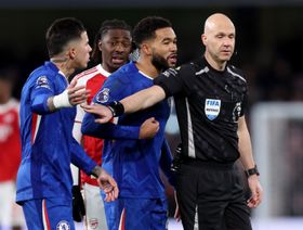 رغم طرد كايسيدو.. تشيلسي يفرض التعادل على أرسنال في ديربي عنيف