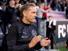 ضربة للأهلي.. الدنماركي توماسبيرغ يقترب من الدوري البولندي