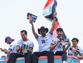 احتجاز أيمن حسين مهاجم العراق 7 ساعات في مطار شيكاغو دون سبب