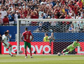 بونو يعادل رقماً قياسياً في التصدي لركلات الجزاء بكأس العالم