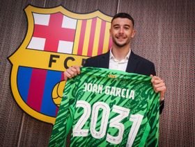 من هم اللاعبون الذين تعاقد معهم برشلونة منذ 2015 حتى 2025؟