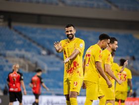 القادسية يكتسح الرياض برباعية ويُعمّق جراحه في صراع الهبوط