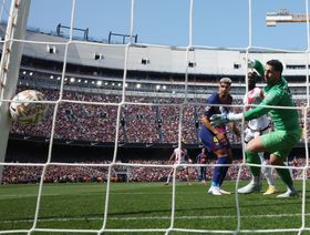 بفضل الأخطبوط.. برشلونة ينفرد بقمة الليغا بفارق 7 نقاط عن ريال مدريد