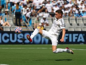 شاهد.. ماذا قال فيدي فالفيردي عن لعبه في مركز الظهير الأيمن؟