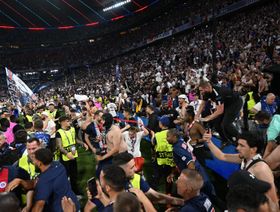 يويفا يعاقب سان جيرمان لسوء سلوك جماهيره بنهائي دوري الأبطال