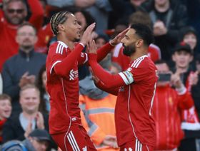 محمد صلاح يسجل بعد تمريرة من إيكيتيكي ويتأثر لذكرى ديوغو جوتا