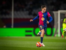 هل يهدي برشلونة لقب الدوري الإسباني لبيدري بمباراته الـ200؟