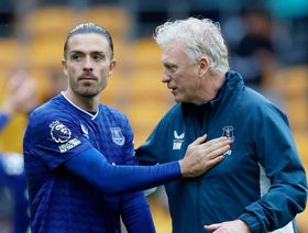 التمريرات الحاسمة "المتتالية" تُدخل جاك غريليش تاريخ إيفرتون