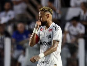 "لا يمكن لأي إنسان تحمّل ذلك".. نيمار يطلق صرخة غضب ضد سانتوس