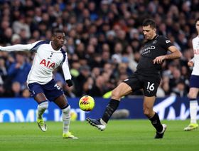 نجم مانشستر سيتي ينتهك خصوصية جيرانه بطائرة مسيرة والشرطة تحقق