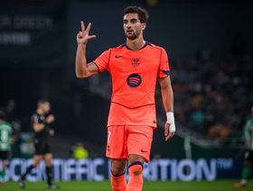 "هاتريك" فيران توريس يقود برشلونة لفوز جنوني على ريال بيتيس بالدوري الإسباني