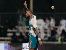 شاهد.. توني يتقدم للأهلي على الفيحاء في الشوط الأول