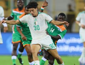 شاهد.. الجزائر تتخطى النيجر ودياً وبلومي يتألق بهدف عالمي