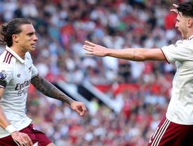 أرسنال يُعكر بداية موسم مانشستر يونايتد برأسية كالافيوري