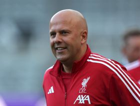 آرني سلوت أفضل مدرب بالدوري الإنجليزي في أغسطس 2025