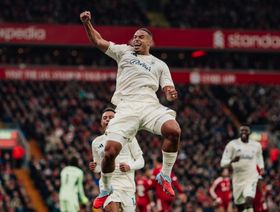 نوتنغهام يُفسد إنجاز محمد صلاح ويسحق ليفربول في أنفيلد