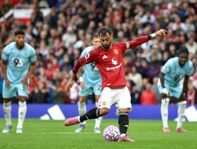 راتب كاسيميرو ومقعد أوروبي.. فيرنانديز يملي شروطه على مانشستر يونايتد