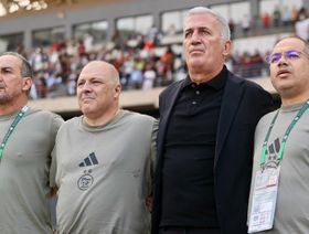 بيتكوفيتش مدرب الجزائر يدافع عن محرز بعد التأهل إلى كأس العالم