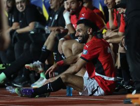 محمد صلاح ينشر صورة "فيلم ثقافي" من معسكر منتخب مصر