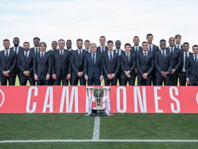 ريال مدريد يستلم رسمياً كأس الليغا في فالديبيباس