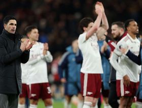 خطأ جعله بطلاً.. أرتيتا يمتدح مدافعه بعد "ريمونتادا" أرسنال