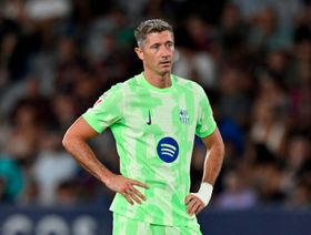 بعد توريس.. برشلونة يعلن إصابة ليفاندوفسكي