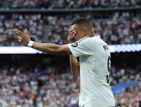 كيليان مبابي يغادر المستشفى ويعود إلى مقر تدريبات ريال مدريد