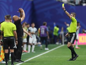 "فيفا" ينتظر نهاية كأس العالم لمعاقبة منتقدي التحكيم