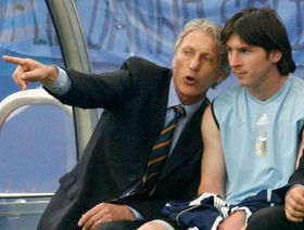 خدعة بيكرمان.. ما السر الذي حرم ليونيل ميسي من تمثيل منتخب إسبانيا؟