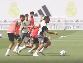 شاهد.. كارفاخال يهدد أرنولد بهدف "مارادوني" في تدريبات ريال مدريد