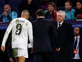 إصابة مبابي في الكاحل خلال مباراة ريال مدريد وأرسنال