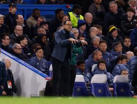 روسينيور يرد على السخرية من "ورقة التعليمات" بعد تأخر تشيلسي بـ8 أهداف