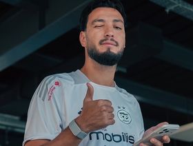 بإيماءة ساخرة.. بن سبعيني يرد على مغادرة معسكر منتخب الجزائر