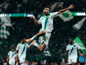 شاهد.. الأهلي يتلاعب بدفاع الخلود في الشوط الأول و"يحسم" النتيجة