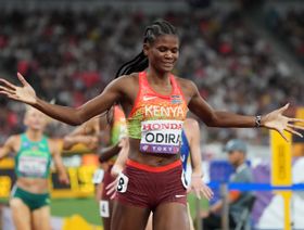 الكينية أوديرا تحطم رقماً صامداً منذ 1983 وتتوج بذهبية 800 متر