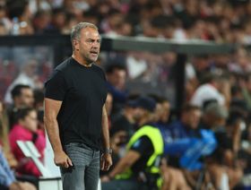 فليك يرفض "اختلاق أعذار" نتيجة مواجهة فالنسيا على ملعب يوهان كرويف