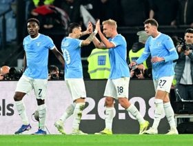 شاهد.. لاتسيو يوجه ضربة لميلان في صراعه على لقب الكالتشيو