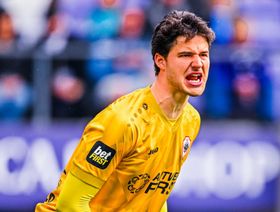 أونانا في خطر.. مانشستر يونايتد يقترب من ضم خليفة كورتوا