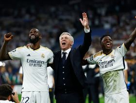 أنشيلوتي يتغنى بجمهور ريال مدريد: إنه ببساطة شيء سحري