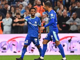 مارسيليا يتصدر الدوري الفرنسي ويضغط على سان جيرمان المثٌقل بالإصابات