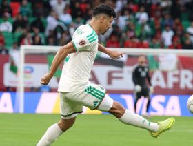 هل استُبعد بغداد بونجاح من منتخب الجزائر لأسباب انضباطية؟