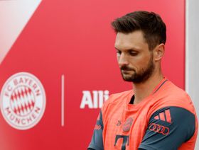 حارس مرمى بايرن ميونيخ يُفجع بوفاة ابنه الصغير