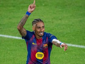 برشلونة يُكرم وفادة فابريغاس باكتساح كومو في كأس جوان غامبر