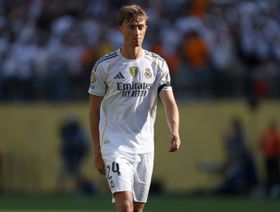 ما موقف هويسن من المشاركة مع ريال مدريد في الكلاسيكو ضد برشلونة؟