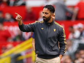 مانشستر يونايتد يخطط لإعادة نجم الهلال إلى الدوري الإنجليزي