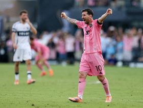 كم عدد الألقاب التي فاز بها ليونيل ميسي خلال مسيرته الذهبية؟