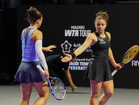 مواجهات قوية في انطلاق بطولة نهائيات رابطة محترفات التنس بالرياض