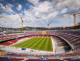 لماذا أوقفت شرطة برشلونة أعمال البناء في كامب نو؟